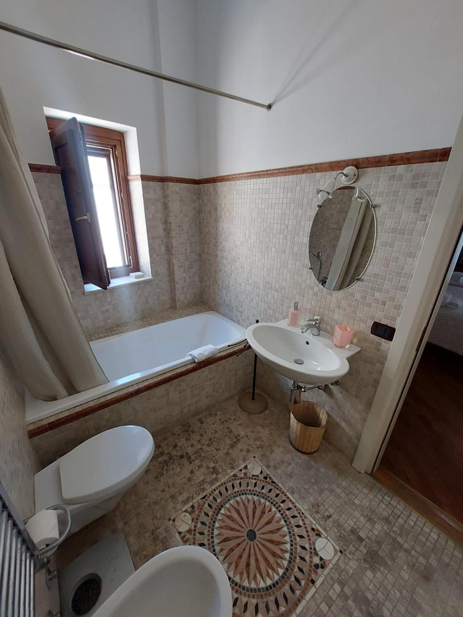 B&B Il Grifone Джоя дел Коле Екстериор снимка